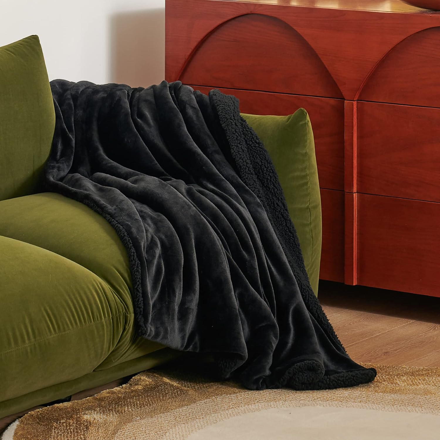 Soft Sherpa Fleece Throw Blanket